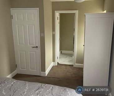 1 bedroom in a house share to rent - Photo 2