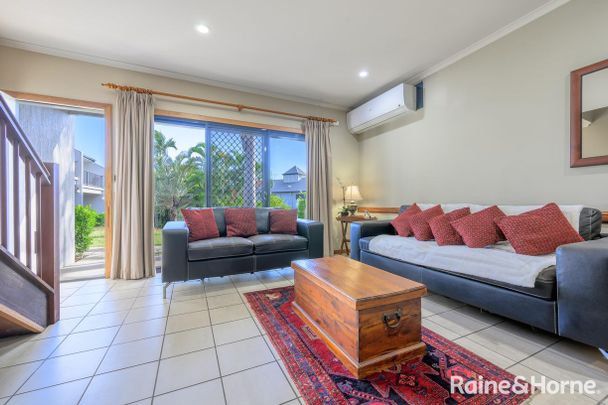 CITY CENTRE EXECUTIVE APARTMENTS WITH WATER VIEWS! - Photo 1