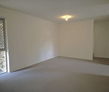 Comfortable Three Bedroom Family Home close to Robina Town Centre a... - Photo 4