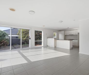 Freshly Updated Home in Prime Point Cook Location - Photo 3