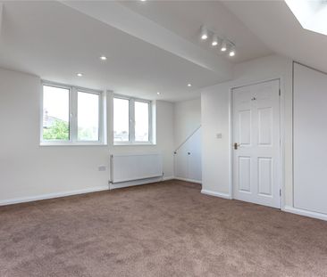 2 bedroom FlatApartment to rent in London - Photo 1