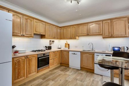 3 bedroom semi-detached house to rent - Photo 5