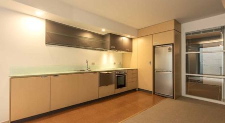 Modern 2-Bedroom Apartment in the Heart of Te Aro, Wellington - Photo 5