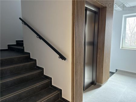 Oportunitate, 3 camere SPATIOS , Coresi - Photo 3