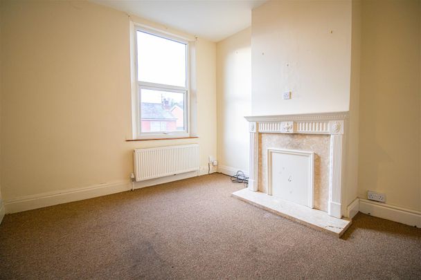 1-Bed Flat to Let on Lark Avenue, Penwortham, Preston - Photo 1