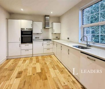 2 bedroom flat to rent - Photo 2