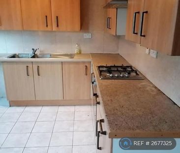 3 bedroom semi-detached house to rent - Photo 6