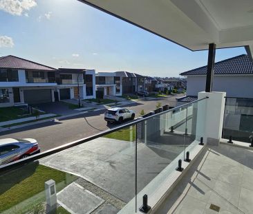 “Brand New Home Defines Luxury Living !” - Photo 4