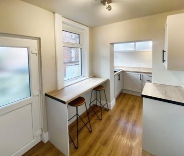 2 bedroom end of terrace house to rent - Photo 5