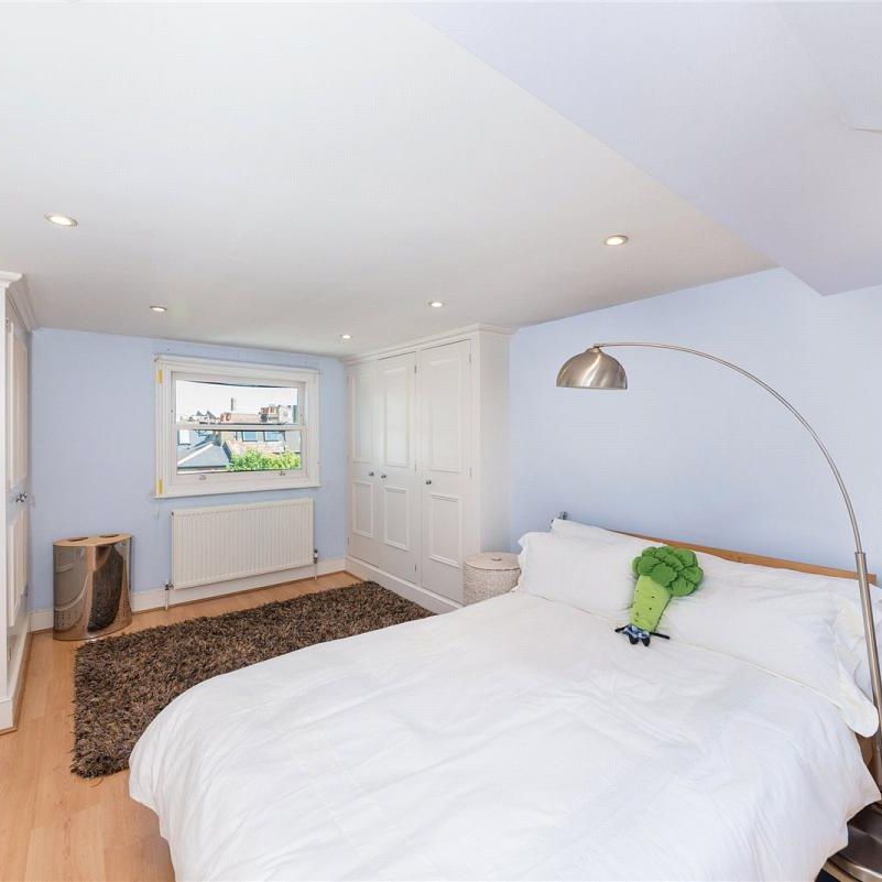 4 bedroom house in Chiswick - Photo 1
