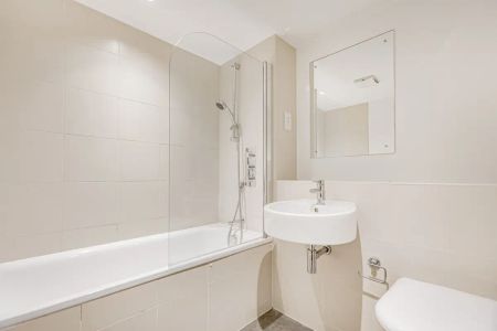 2 bedroom flat in 34 Lombard Road - Photo 5