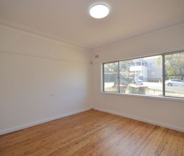 Renovated 3 Bedroom House!! - Photo 4