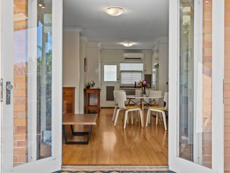 Fully Renovated, Private Unit For Garden Enthusiasts! - Photo 2