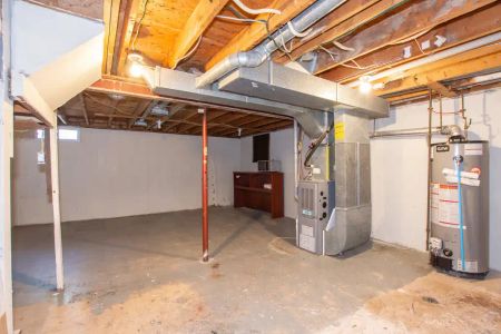 131 Rockwood Avenue - 33 — 3 Bedroom - Photo 5