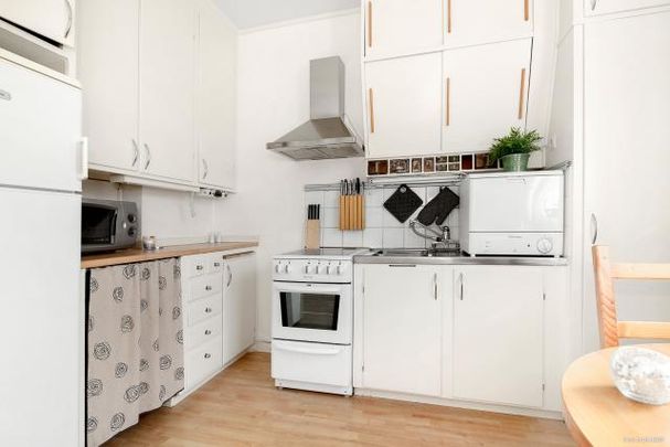 1:a i perfekt område mitt i väsby centrum - Photo 1