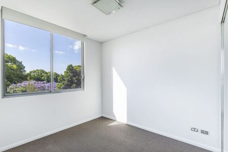 Contemporary Two-Bedroom Apartment in Prime location - Photo 2