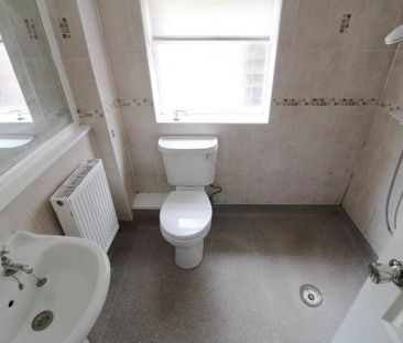 2 bedroom end of terrace house to rent - Photo 6