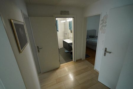 Attraktives renoviertes Doppeleinfamilienhaus - Photo 2