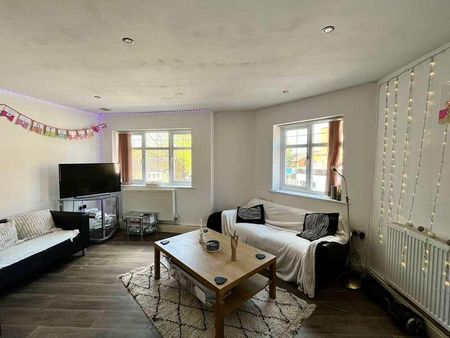 Bedroom Large Modern Apartment - Alfreton Road, NG7 - Photo 5