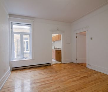 2045 Lambert-Closse - Photo 2