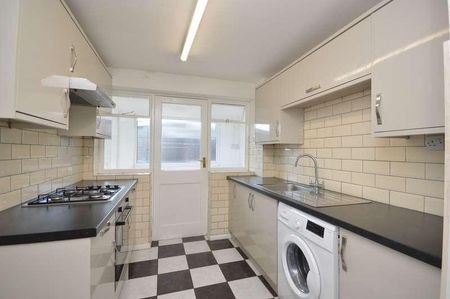 Fairway Avenue, Folkestone, CT19 - Photo 2