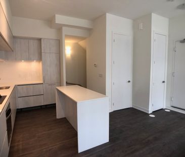 For Lease - 12 DAVID EYER Road Unit# 1121, Richmond Hill, Ontario - Photo 1