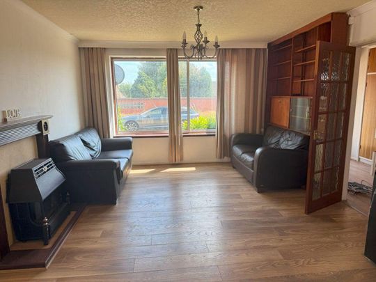 5 bedroom bungalow to rent - Photo 1