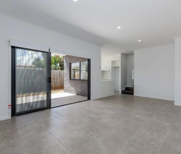 Brand new, beautifully designed townhouse! - Photo 3