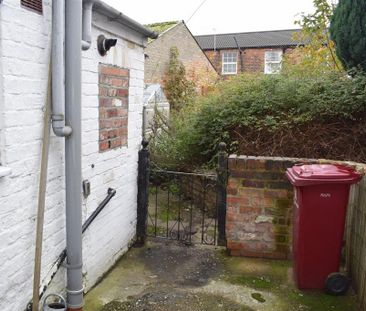 2 bedroom terraced house to rent - Photo 5