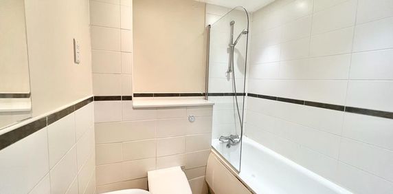 1 bedroom in a house share to rent - Photo 2