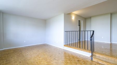 6161 Bathurst St - Photo 3