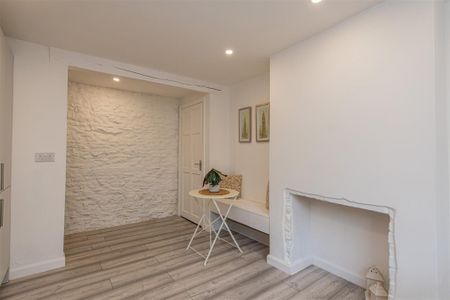 2 bed House - Mid Terrace To Let - Photo 2