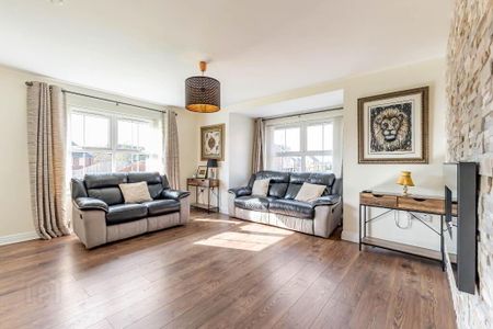 11 Lady Wallace Green, Lisburn, BT28 3NX - Photo 2