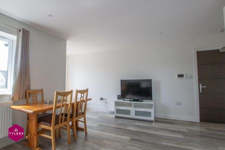2 bedroom flat to rent - Photo 2