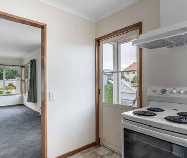 Modern Two‑Bedroom Townhouse in a Prime Location - Photo 4