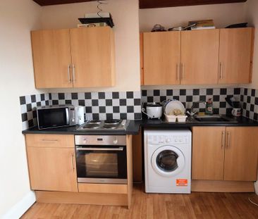 1 bedroom in a house share to rent - Photo 3