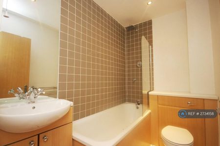 2 bedroom flat to rent - Photo 5