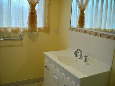 33 Kingfisher Street Kingston TAS 7050 Australia - Photo 2