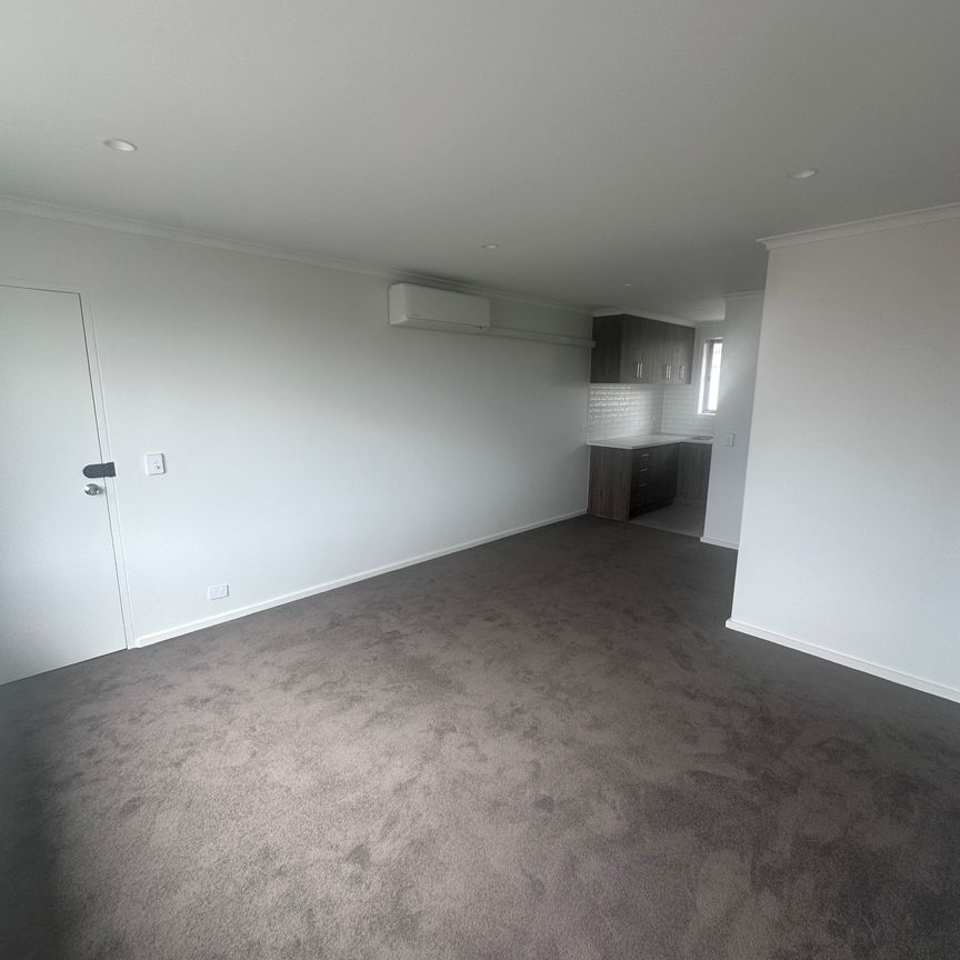 Newly Renovated 2-Bedroom Unit in Prime Thornbury Location - Photo 1