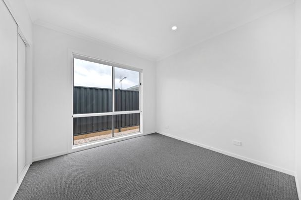 Brand-new Beauty in Grandview Estate - Photo 1