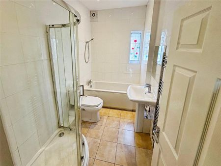 2 bedroom flat to rent - Photo 2