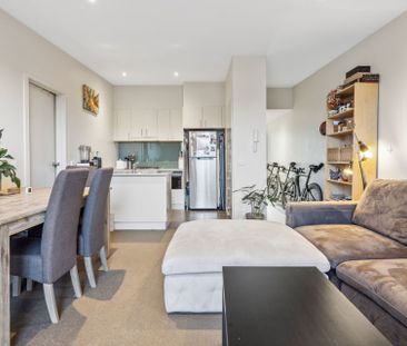 A beautifully presented 1-bedroom apartment in Kingston with a stud... - Photo 2