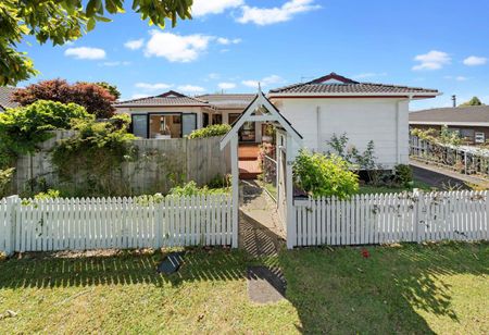 A Practical Home in Wattle Downs - Photo 4