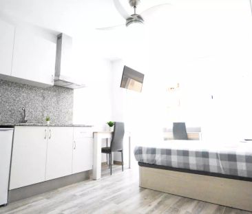 Room for rent in 4-bedroom apartment in L'Amistat, Valencia - Foto 4