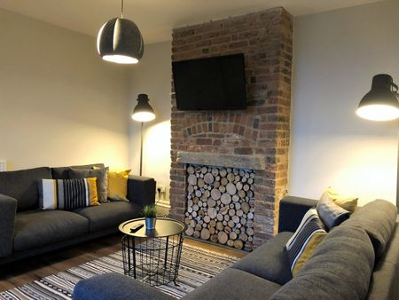 6 Bed Semi-Detached House, Crookesmoor Road, S6 - Photo 2