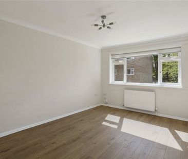 Palmerston Court, Lovelace Gardens, Surbiton, Surrey, KT6 flat to rent - Photo 2
