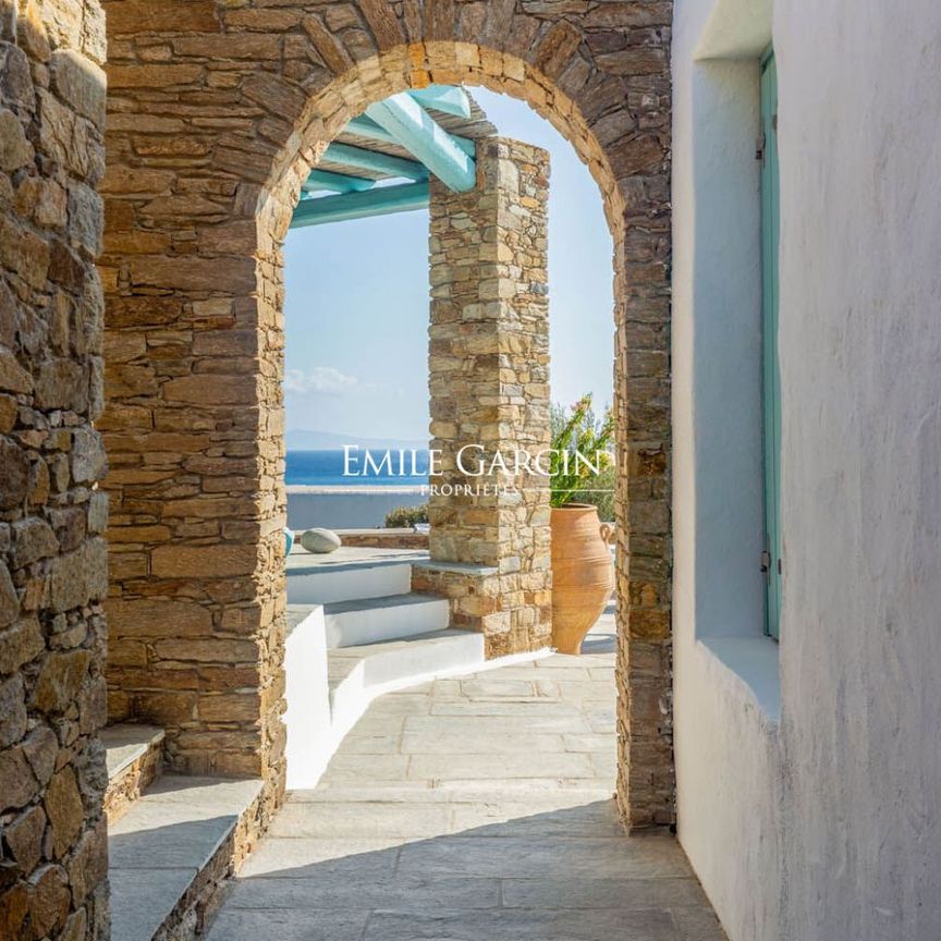 Sérénité en Bord de Mer : Villa Cycladique avec Vue Panoramique à Louer à Ios - Photo 1