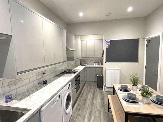 1 bedroom in a house share to rent - Photo 1