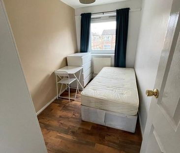 Room in a Shared House, Patrick Connolly Gardens, E3 - Photo 1