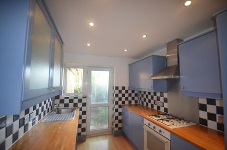 2 bedroom flat to rent - Photo 4